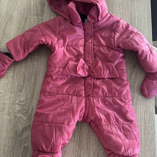 Baby snow romper used, size 6 months