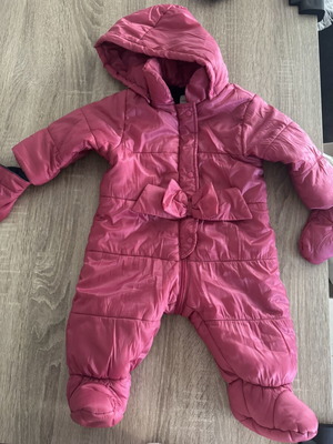Baby snow romper used, size 6 months