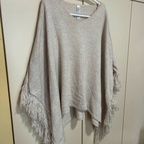 Accessorize poncho like new, beige, one size