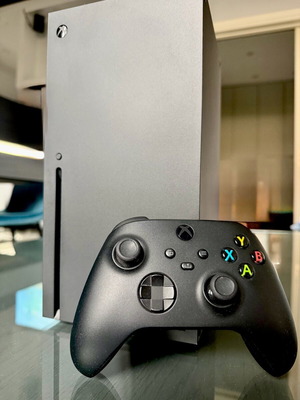 Xbox Series X σαν καινούριο με κουτί και παρελκόμενα 1TB