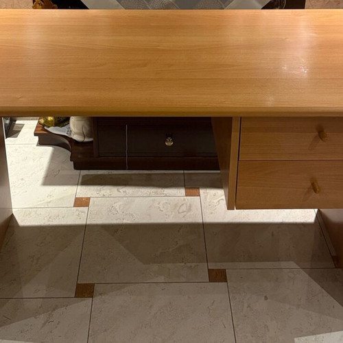Room desk like new with 2 drawers