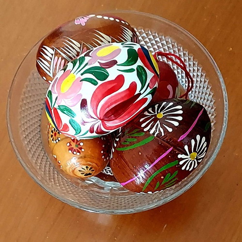 Handmade wooden Easter eggs like new, set of 5 pieces