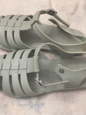 Liewood children's sandals size 31 sage green like new