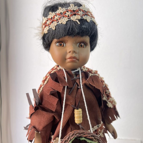 Set of 2 vintage porcelain collectible dolls native style, like new