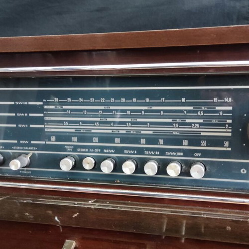 Grundig stereo Mandello 2 turntable used, radio works, needs repair