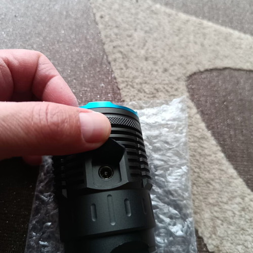 Supwildfire flashlight 18000LM 12xCREE XM-L2 LED with LCD screen charger and 4 batteries new