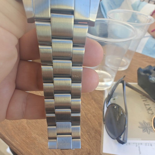 Breeze wristwatch