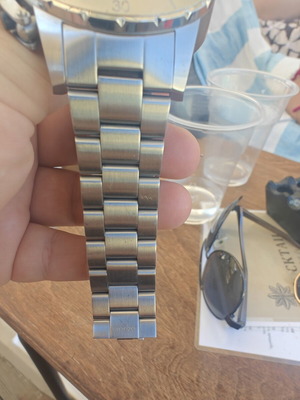 Breeze wristwatch
