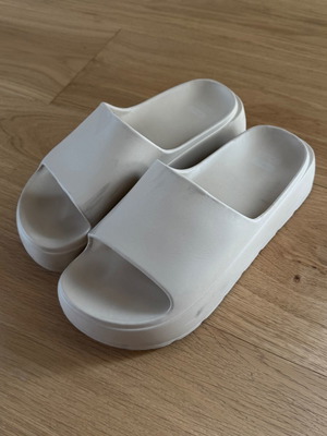 Bershka Beige Slides Size 40 Like New