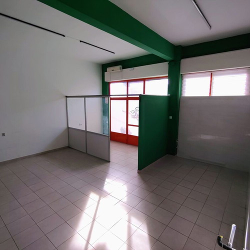 Ground floor commercial space 50 sqm in Aridaia, ready for food use