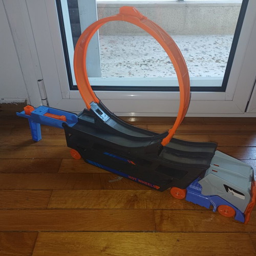 Hot Wheels City Transport Truck with Loop Track and Launcher like new for 3+