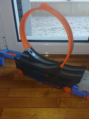 Hot Wheels City Transport Truck with Loop Track and Launcher like new for 3+