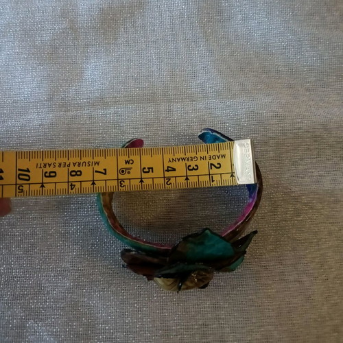 Bracelet with large flower like new