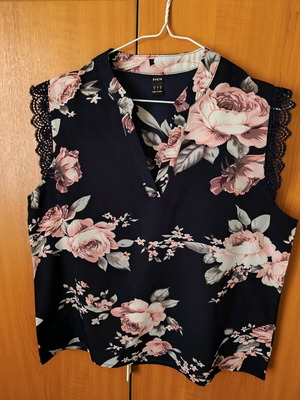 Shein top with flowers, like new, blue and multicolor