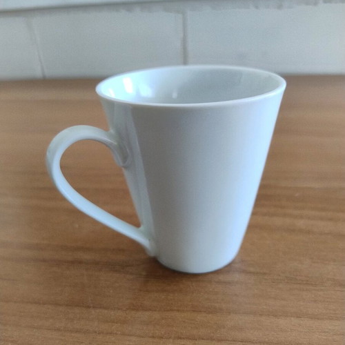 Simple white ceramic coffee mug K142 like new