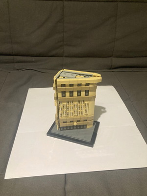 LEGO Architecture Flatiron Building 21023 like new missing roof piece