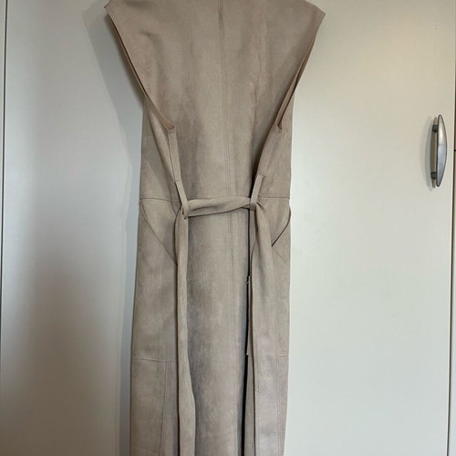 Sleeveless beige Zara coat size S like new