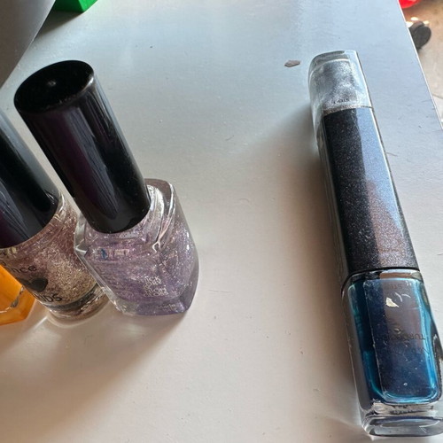 Nail polish set like new with L’Oréal silver and blue gel top coat