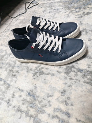 Men's sneakers dark blue used, size 45, minimal design