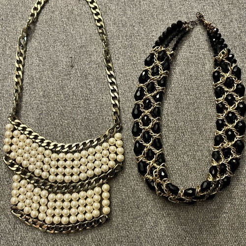 Jewelry set in gold tone like new