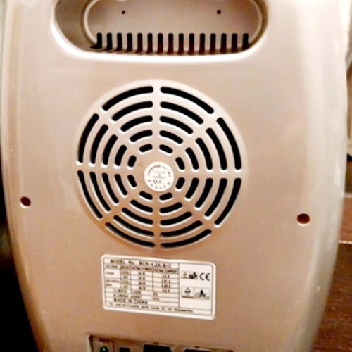 Lucky Strike Mini Fridge collectible like new with cooling and heating