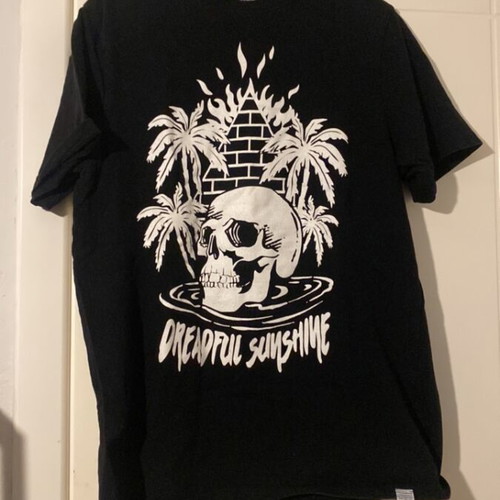 Pull & Bear black t-shirt with design like new, size S