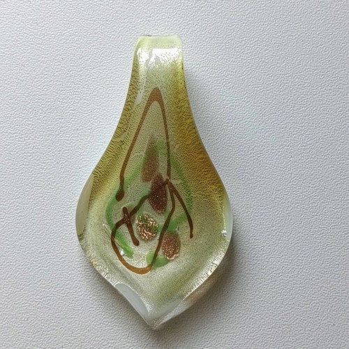 Murano pendant like new in unique shades