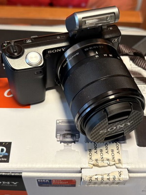 Sony NEX-5 camera kit with 18-55mm lens