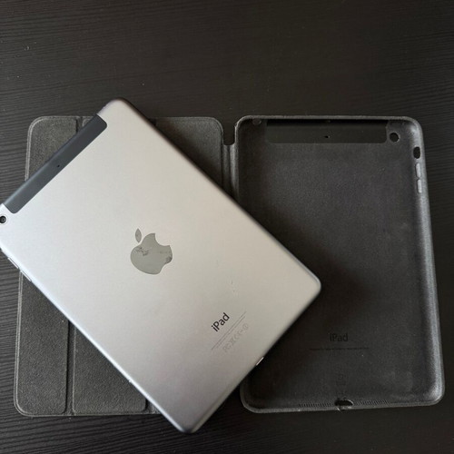 iPad Mini 2 Wi-Fi & 4G like new with charger and original leather case