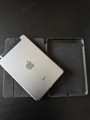 iPad Mini 2 Wi-Fi & 4G like new with charger and original leather case