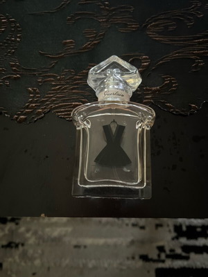 Guerlain La Petite Robe Noire Velours eau de toilette like new 28 ml