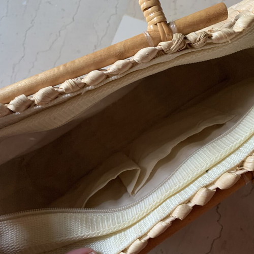 Straw Handbag like new, beige, zipper needs replacement