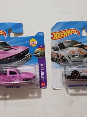 Hot Wheels Bounc'n Bass και 2020 Ford Mustang GT500 αυτοκίνητα, σετ 2 ΣΦΡΑΓΙΣΜΕΝΟ ΣΤΟ ΚΟΥΤΙ ΤΟΥ