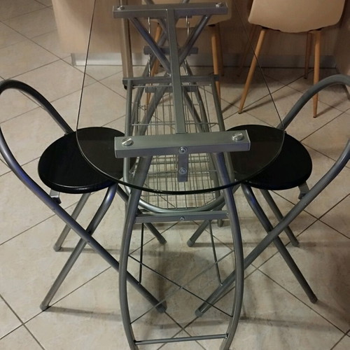 High Bar Table Set with 2 Stools and Bottle Holder, like new