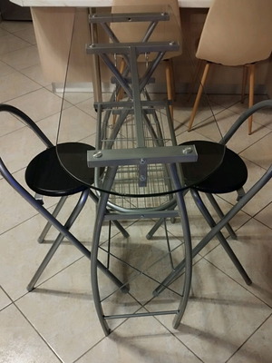 High Bar Table Set with 2 Stools and Bottle Holder, like new
