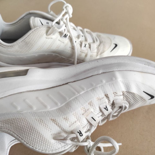 Παπούτσι Nike Air Max Axis λευκό μεταχειρισμένο, νούμερο 38