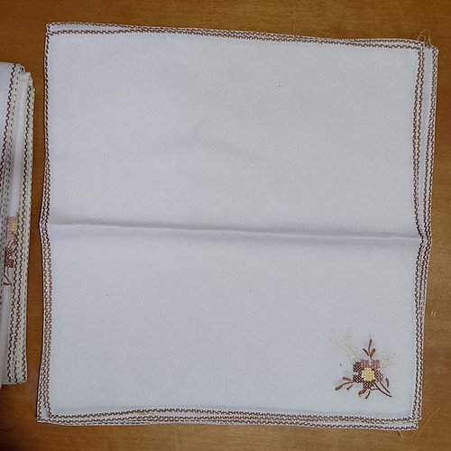 Tablecloth with appliqué flowers and embroidery 180x130 cm with 6 food napkins new