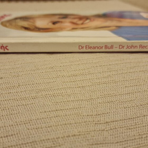 Thyroid health guide by Dr Eleanor Bull & Dr John Reckless, like new