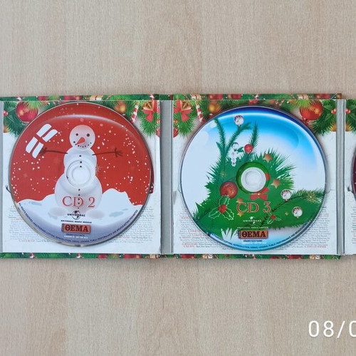 Merry Christmas 4 CD box set 2011, like new