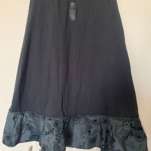 Midi wool skirt like new, black with satin and velvet details