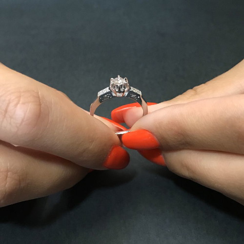 Vintage solitaire 18k white gold ring like new with diamonds