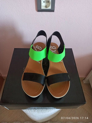 Axel women's platform sandals size 39 like new, black and green