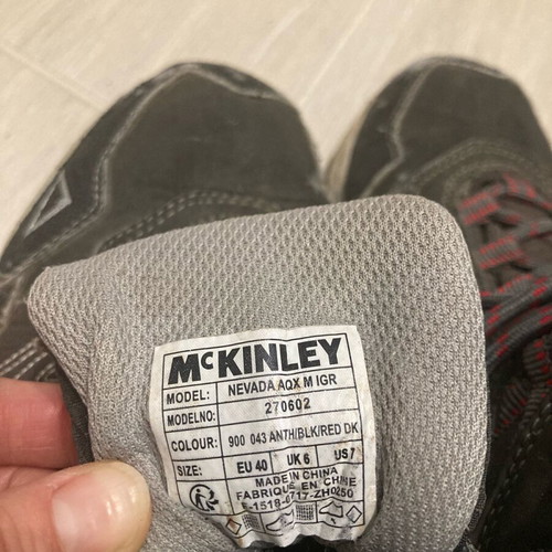 hiking boots size 40