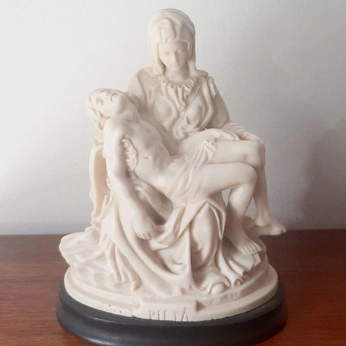 Pieta sculpture by Michaelangelo, like new, marble dust