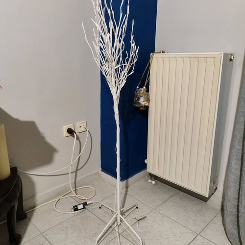 Tree floor lamp like new, white with adjustable branches