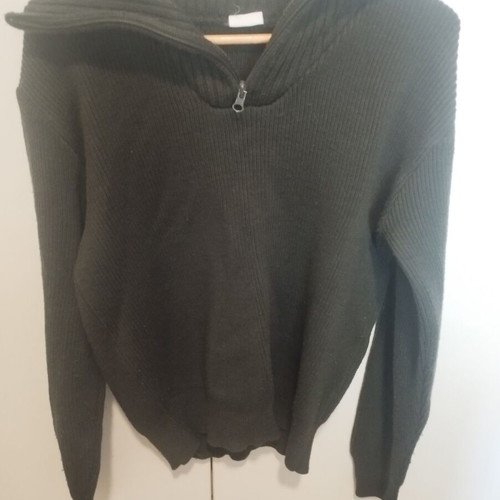 Warm pullover small size, like new, brown and green