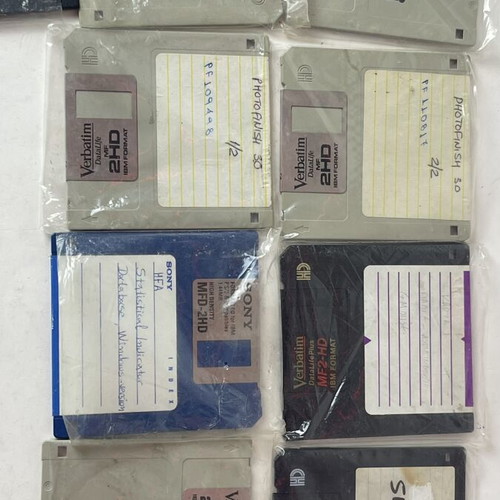 Lot of 31 Retro 3.5" Floppy Disks with Vintage Software used