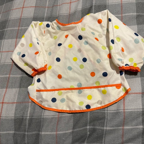 Kladdig full-body bib like new for feeding with pocket