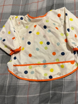 Kladdig full-body bib like new for feeding with pocket