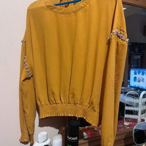 Mustard blouse medium like new with sleeve details and elastic